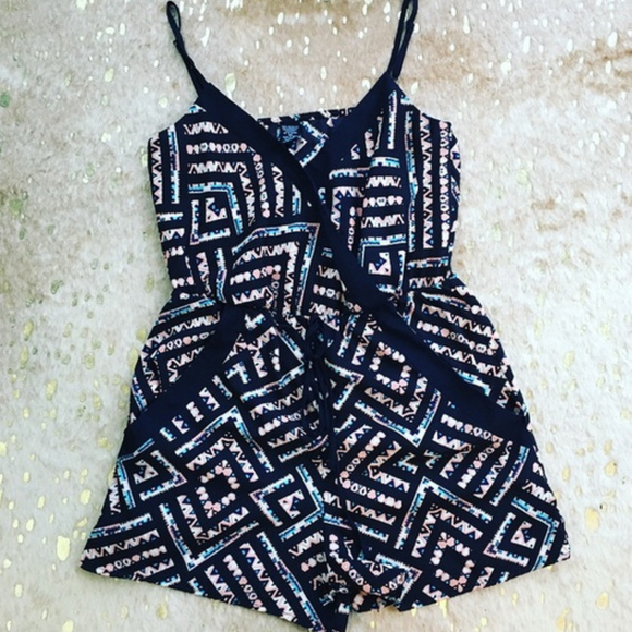Spaghetti strap Romper - Picture 4 of 4